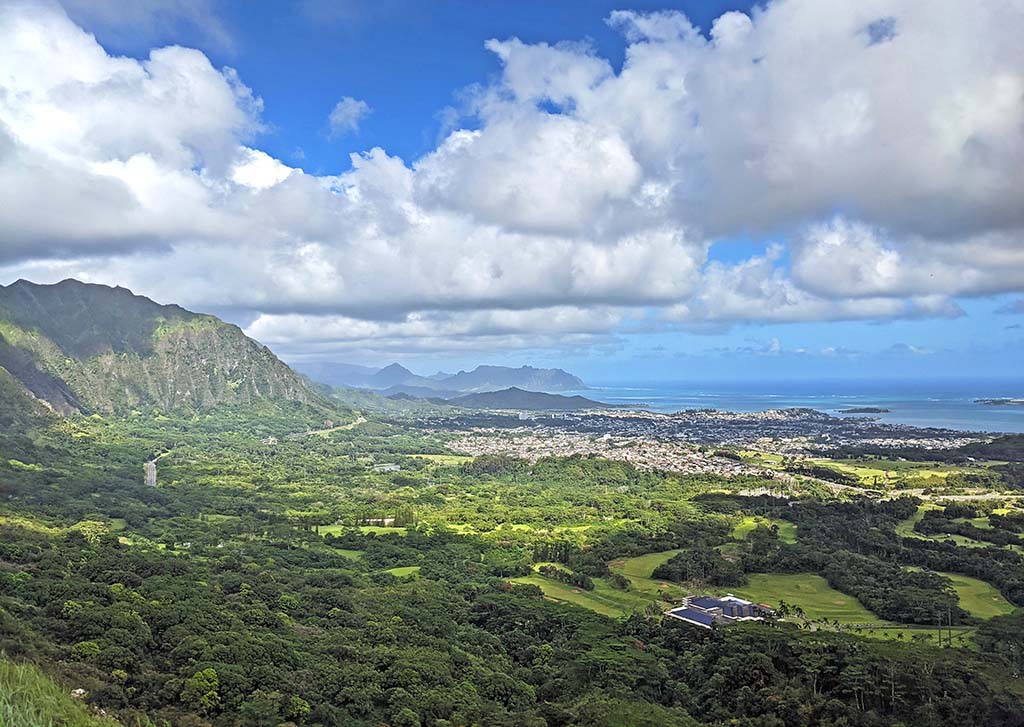 Cheap Thing to do in Oahu visit the Pali Lookout